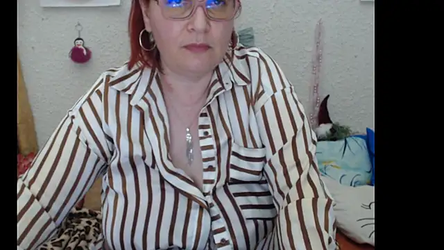 Snapshot of PlayfullMature chatting on October 25, 10:04 pm PlayfullMature online show from October 25, 10:04 pm