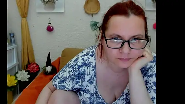 Snapshot of PlayfullMature chatting on October 28, 10:23 pm PlayfullMature online show from October 28, 10:23 pm