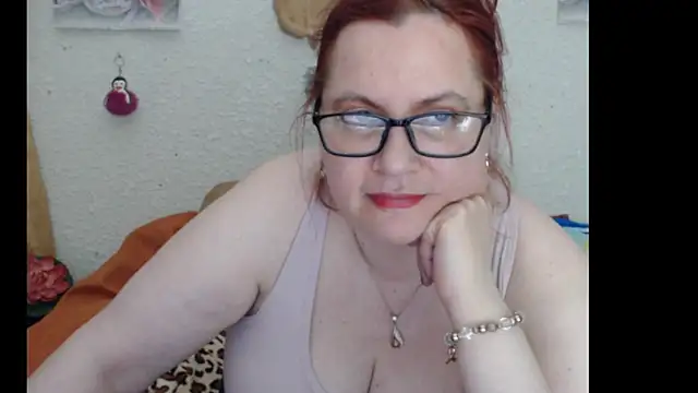 Snapshot of PlayfullMature chatting on November 5, 5:57 pm PlayfullMature online show from November 5, 5:57 pm