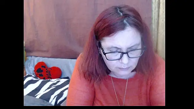 Snapshot of PlayfullMature chatting on April 16, 8:37 am PlayfullMature online show from April 16, 8:37 am