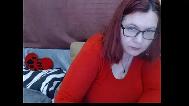 Snapshot of PlayfullMature chatting on April 19, 6:10 pm PlayfullMature online show from April 19, 6:10 pm