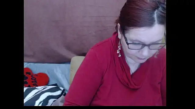 Snapshot of PlayfullMature chatting on April 20, 11:50 pm PlayfullMature online show from April 20, 11:50 pm