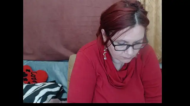 Snapshot of PlayfullMature chatting on April 21, 3:24 am PlayfullMature online show from April 21, 3:24 am