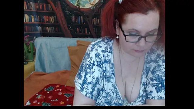 Snapshot of PlayfullMature chatting on June 23, 4:05 pm PlayfullMature online show from June 23, 4:05 pm