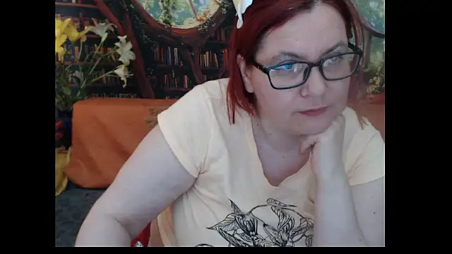 Snapshot of PlayfullMature chatting on July 7, 1:15 pm PlayfullMature online show from July 7, 1:15 pm