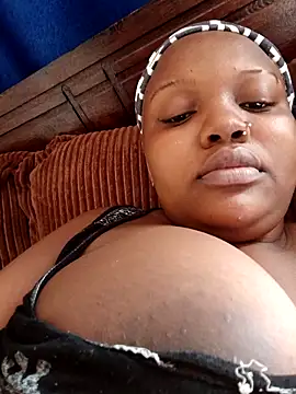 queennapal online show from March 18, 5:21 am