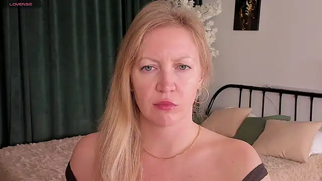 sugamomy online show from October 11, 12:10 am