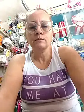 Snapshot of deisy_summers47x chatting on January 17, 2:00 pm deisy summers47x online show from January 17, 2:00 pm