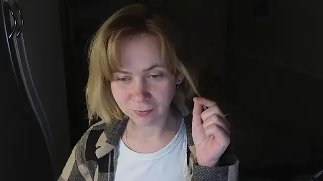 Snapshot of Riley_Roo chatting on May 28, 6:16 pm Riley Roo online show from May 28, 6:16 pm