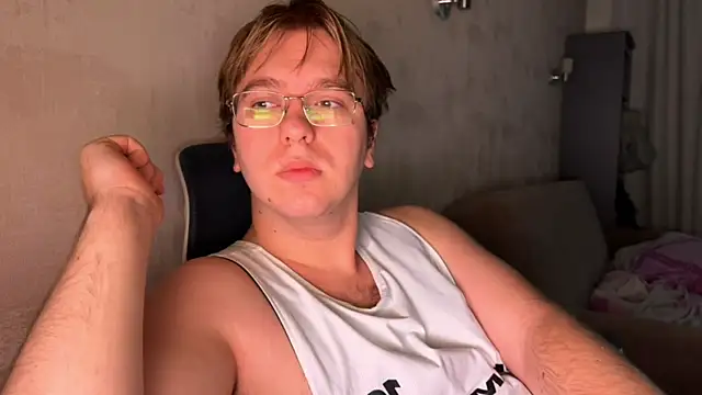 kiopiggy online show from November 11, 5:18 am