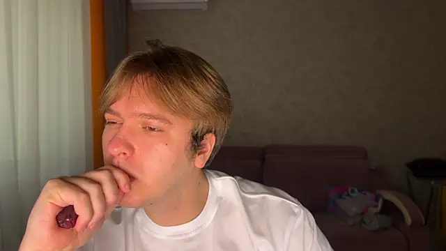 kiopiggy online show from December 14, 12:32 pm