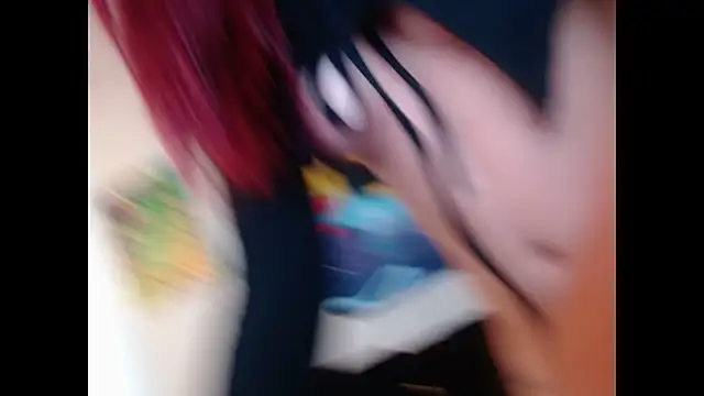 SuzzyyM online show from October 10, 7:35 pm