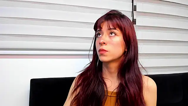 Snapshot of SuzzyyM chatting on February 20, 11:38 pm SuzzyyM online show from February 20, 11:38 pm