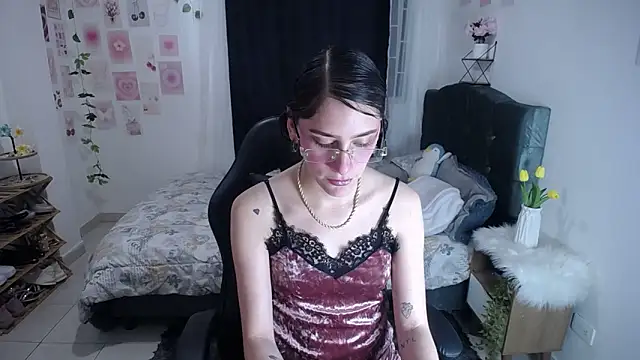 Snapshot of IsaBaileys_ chatting on June 8, 2:01 am IsaBaileys online show from June 8, 2:01 am