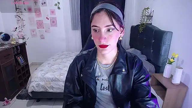 Snapshot of IsaBaileys_ chatting on July 15, 5:02 am IsaBaileys online show from July 15, 5:02 am