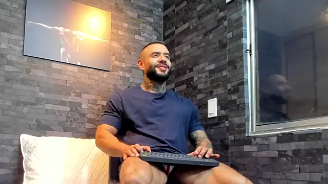 BruceDallas online show from October 29, 11:06 pm