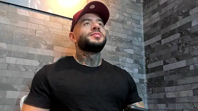 BruceDallas online show from January 11, 2:05 am