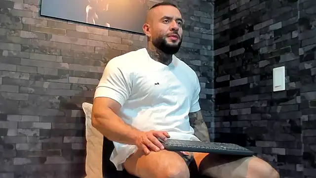 BruceDallas online show from July 23, 1:58 am