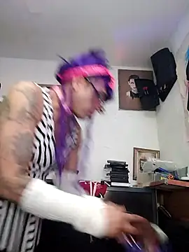 Snapshot of Mune_Raez_6 chatting on November 27, 10:39 am Mune Raez 6 online show from November 27, 10:39 am