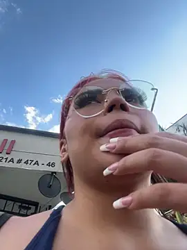 Chloemercury online show from December 17, 9:32 pm