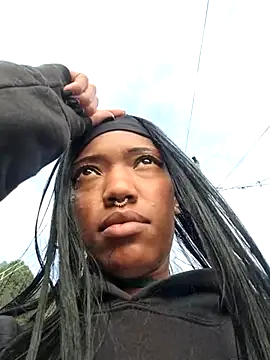 Snapshot of Honey-420- chatting on October 24, 11:39 am Honey-420- online show from October 24, 11:39 am