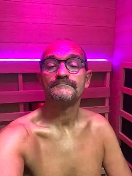 Snapshot of henfri chatting on November 15, 10:01 am henfri online show from November 15, 10:01 am