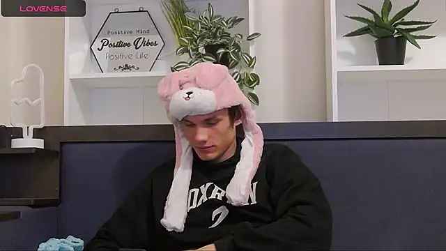 CalvinCay online show from December 9, 8:01 pm