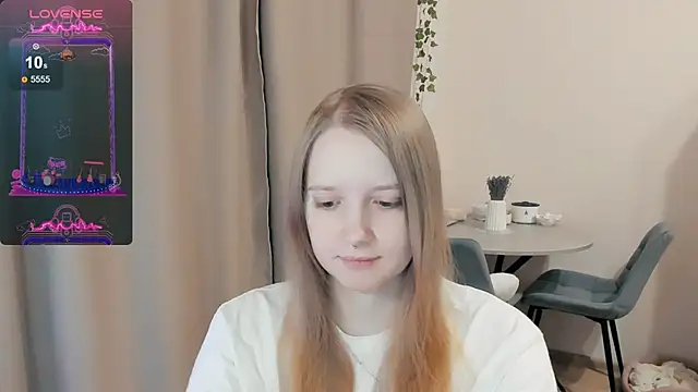 Snapshot of Alyaley chatting on October 7, 10:18 pm Alyaley online show from October 7, 10:18 pm