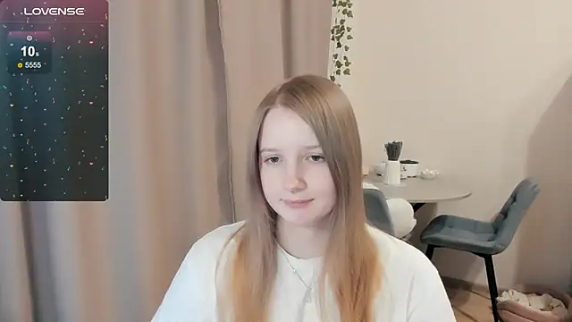 Snapshot of Alyaley chatting on November 8, 10:41 pm Alyaley online show from November 8, 10:41 pm