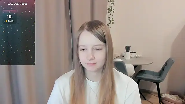 Snapshot of Alyaley chatting on November 14, 1:21 pm Alyaley online show from November 14, 1:21 pm