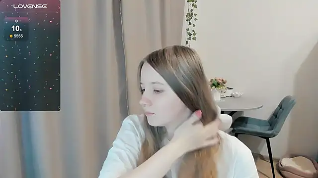 Snapshot of Alyaley chatting on November 30, 6:56 pm Alyaley online show from November 30, 6:56 pm