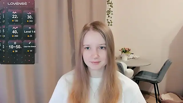 Snapshot of Alyaley chatting on December 5, 10:35 am Alyaley online show from December 5, 10:35 am