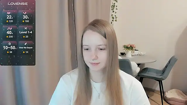 Snapshot of Alyaley chatting on December 17, 1:17 pm Alyaley online show from December 17, 1:17 pm