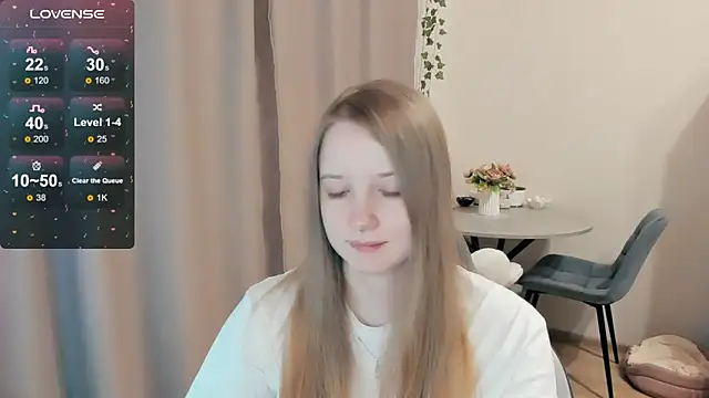 Snapshot of Alyaley chatting on December 21, 11:17 am Alyaley online show from December 21, 11:17 am