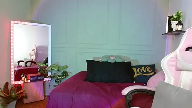 tiffany laurens online show from December 8, 12:19 pm