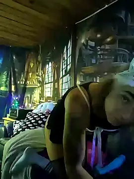 KrystallCoxxh online show from October 9, 10:57 am