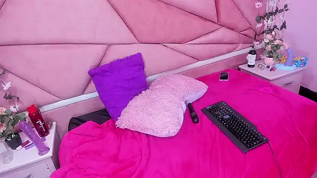 LilithCooperr  online show from January 6, 12:27 am