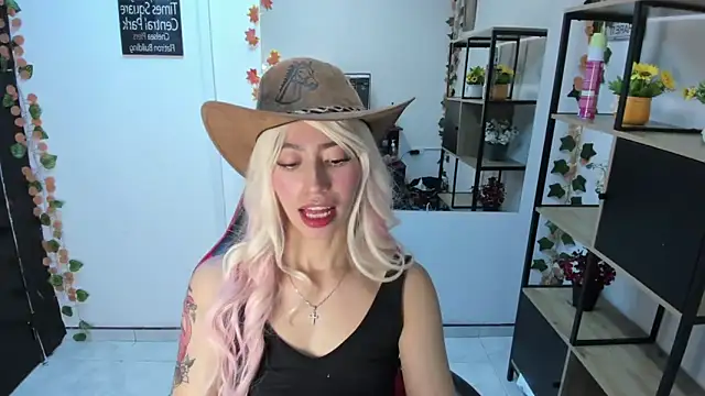 LilithCooperr  online show from November 24, 10:31 pm