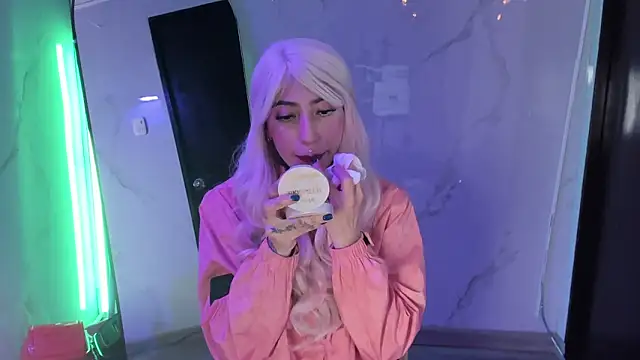 Snapshot of LilithCooperr_ chatting on February 7, 3:54 am LilithCooperr online show from February 7, 3:54 am