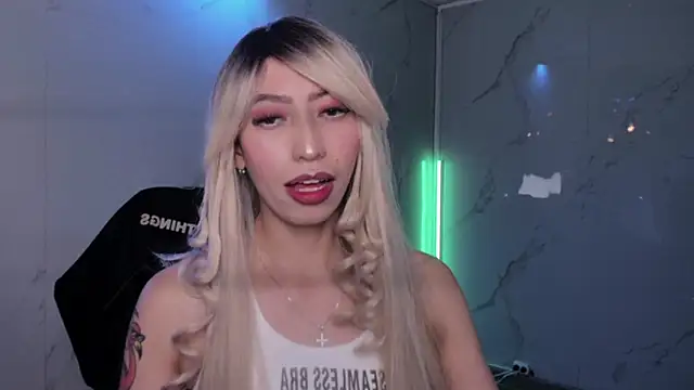 Snapshot of LilithCooperr_ chatting on February 23, 3:48 am LilithCooperr online show from February 23, 3:48 am