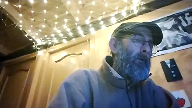 Snapshot of Oridama123 chatting on April 9, 7:19 pm Oridama123 online show from April 9, 7:19 pm