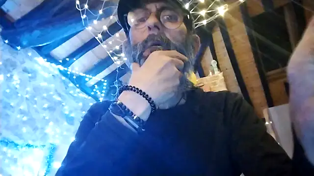 Snapshot of Oridama123 chatting on May 3, 1:44 am Oridama123 online show from May 3, 1:44 am