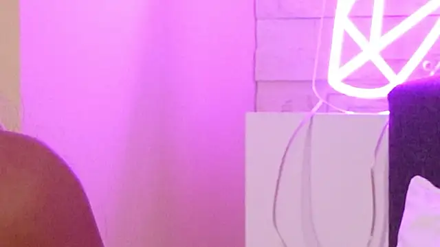 Snapshot of ClaraHazel chatting on February 19, 2:51 am ClaraHazel online show from February 19, 2:51 am