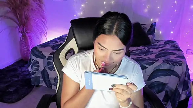 Riana Kean online show from March 29, 1:27 am