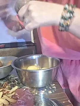  Kitti  online show from November 18, 3:38 pm