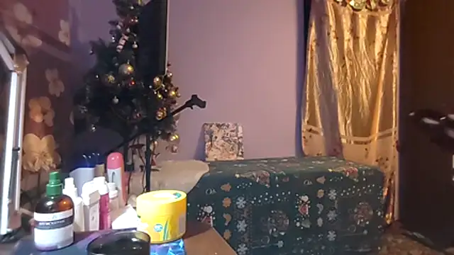  Kitti  online show from December 22, 6:05 pm