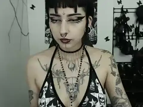 Snapshot of n0sferatus__ chatting on November 12, 2:12 am n0sferatus online show from November 12, 2:12 am