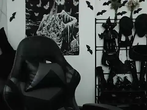 Snapshot of n0sferatus__ chatting on May 7, 1:55 am n0sferatus online show from May 7, 1:55 am