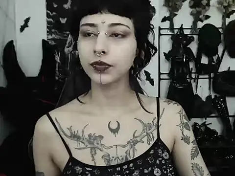 Snapshot of n0sferatus__ chatting on May 23, 2:17 am n0sferatus online show from May 23, 2:17 am