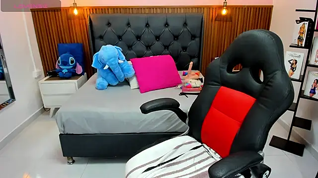 Snapshot of CATIAJONES chatting on June 22, 7:11 pm CATIAJONES online show from June 22, 7:11 pm